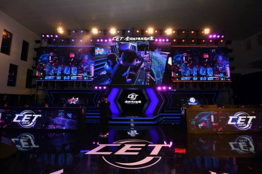 与各队持续 与各队持续